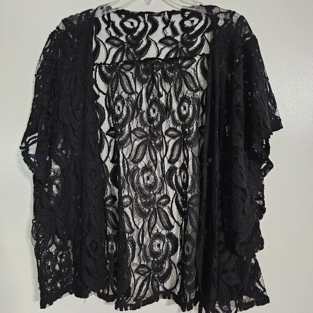 Size 1X Black Lace Shrug